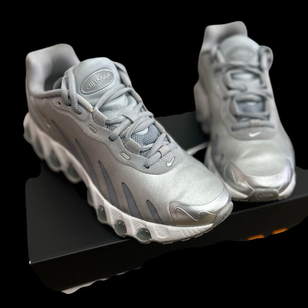 Nike Air Max Women’s Sneakers Silver Gray